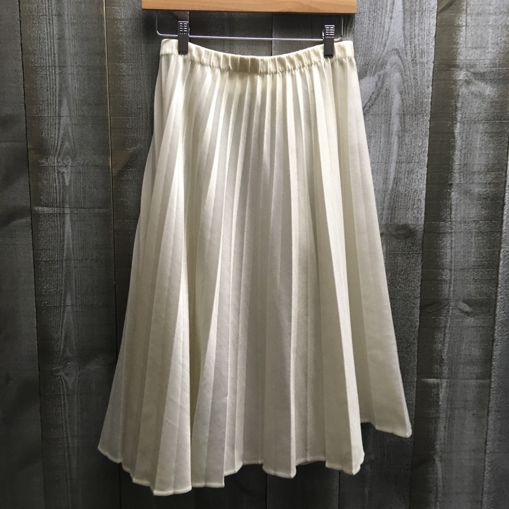 Vintage Cream pleated skirt